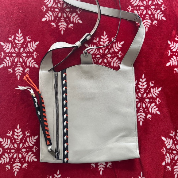 👜 Elena Ghisellini White Leather Crossbody Bag – Braided Trim, Adjustable Strap - Picture 1 of 3